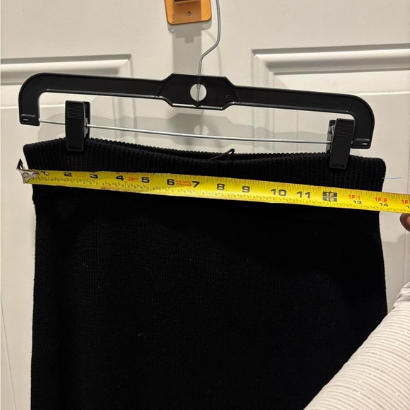 Yllw The Label Eden Cut Out Detail Knit Maxi Skirt Black Sz XXl
Skirt - Picture 5 of 5